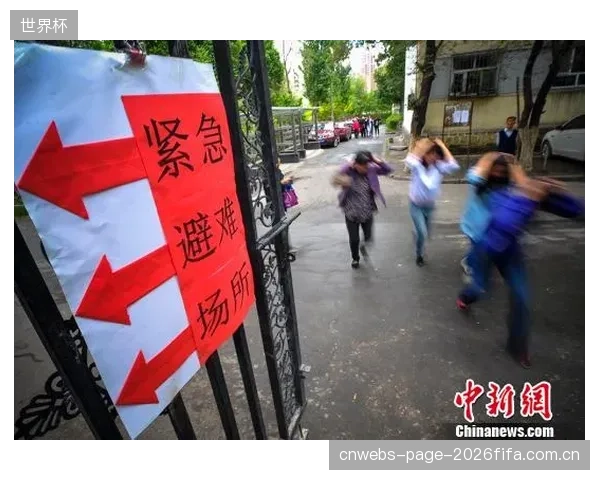 采用动态光流引导技术的智能疏散系统,相比传统应急指示牌,可将满载场馆的完全疏散时间缩短约40% 采用动态光流引导技术的智能疏散系统,相比传统应急指示牌,可将满载场馆的完全疏散时间缩短约40%
