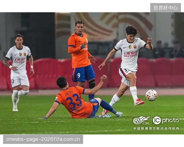 前场球员需遵守进攻纪律，减少不必要的越位和控球失误，以维持进攻连续性。